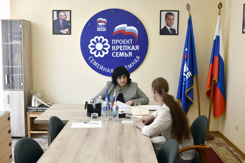 Депутаты провели приёмы граждан по личным вопросам