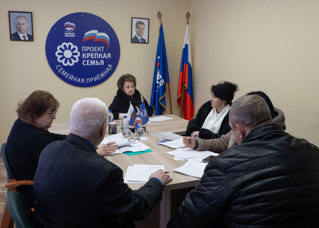 Депутаты Законодательного Собрания провели приёмы граждан