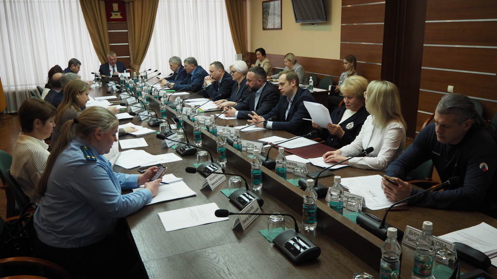 Состоялось заседание комитета по транспорту и жилищно-коммунальному комплексу
