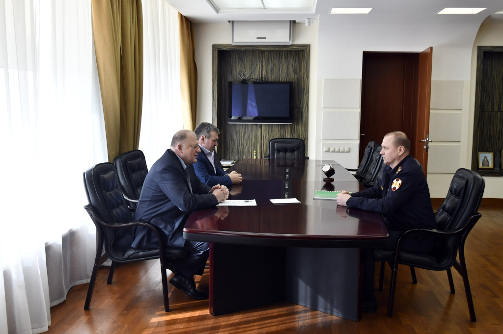 В областном парламенте состоялась рабочая встреча с руководителем регионального управления Росгвардии