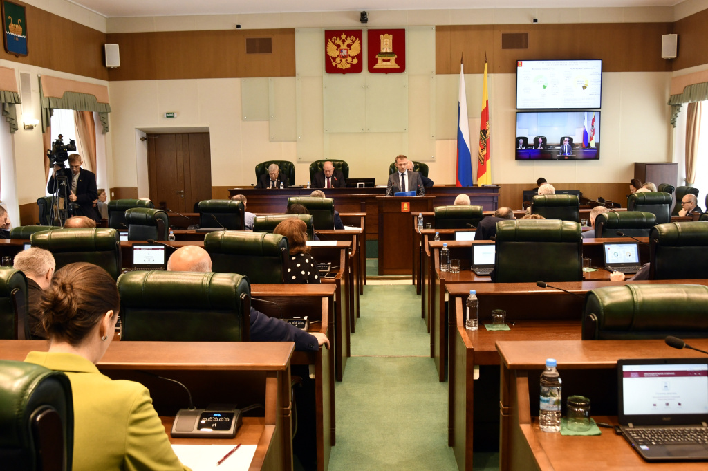 Областной парламент рассмотрел исполнение регионального бюджета за 2025 год