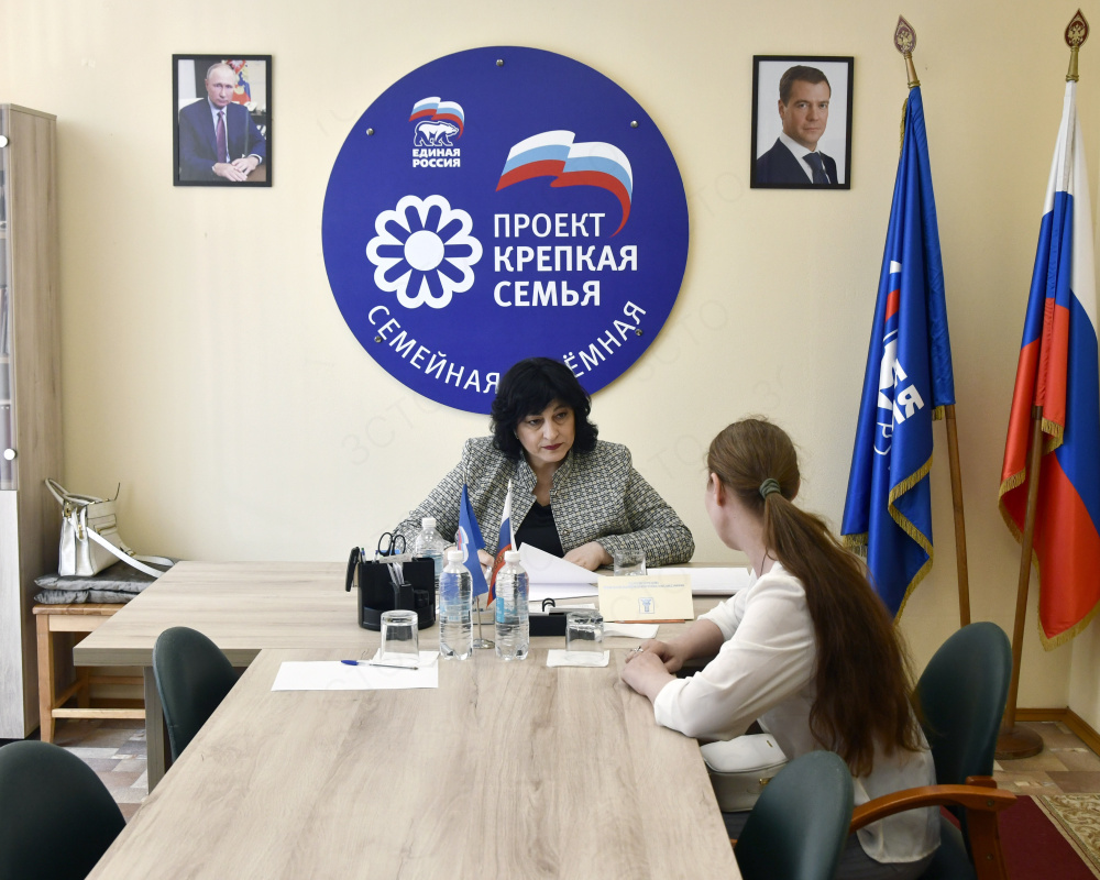 Депутаты провели приёмы граждан по личным вопросам