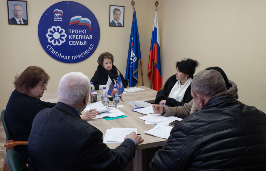 Депутаты Законодательного Собрания провели приёмы граждан