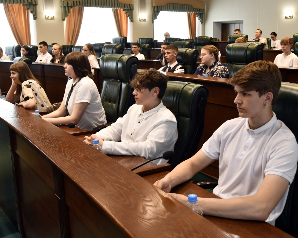 Детский общественный совет узнал, как рождаются законы в Тверской области