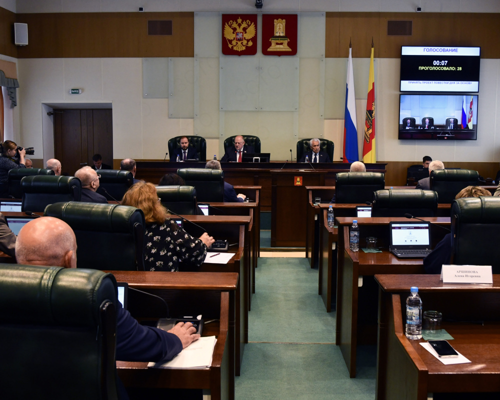 Отчет главы региона о работе Правительства в 2025 году и ключевых задачах на перспективу комментируют представители партийных фракций областного парламента