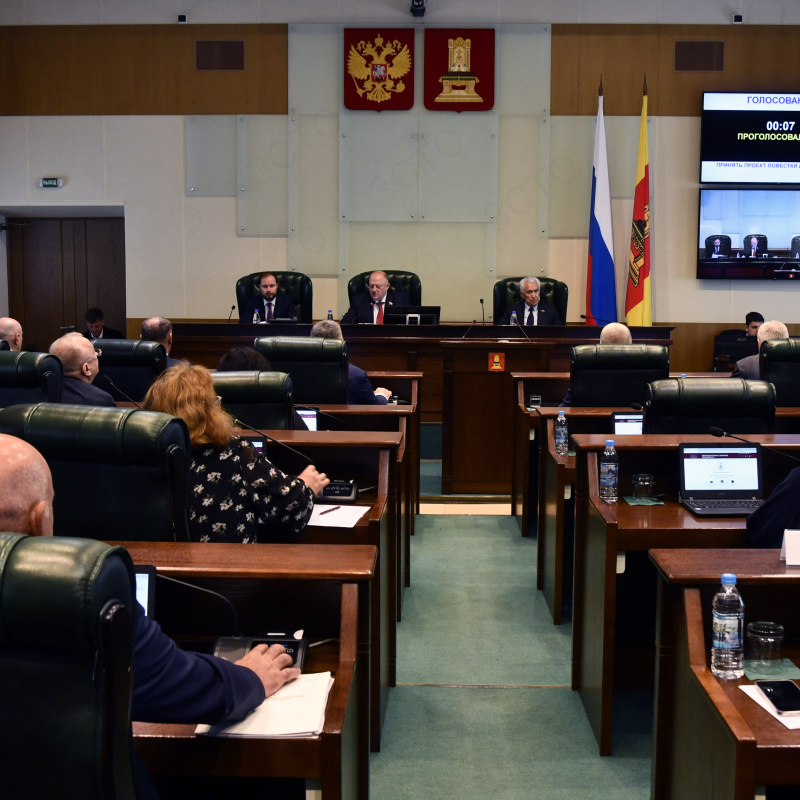 Отчет главы региона о работе Правительства в 2025 году и ключевых задачах на перспективу комментируют представители партийных фракций областного парламента
