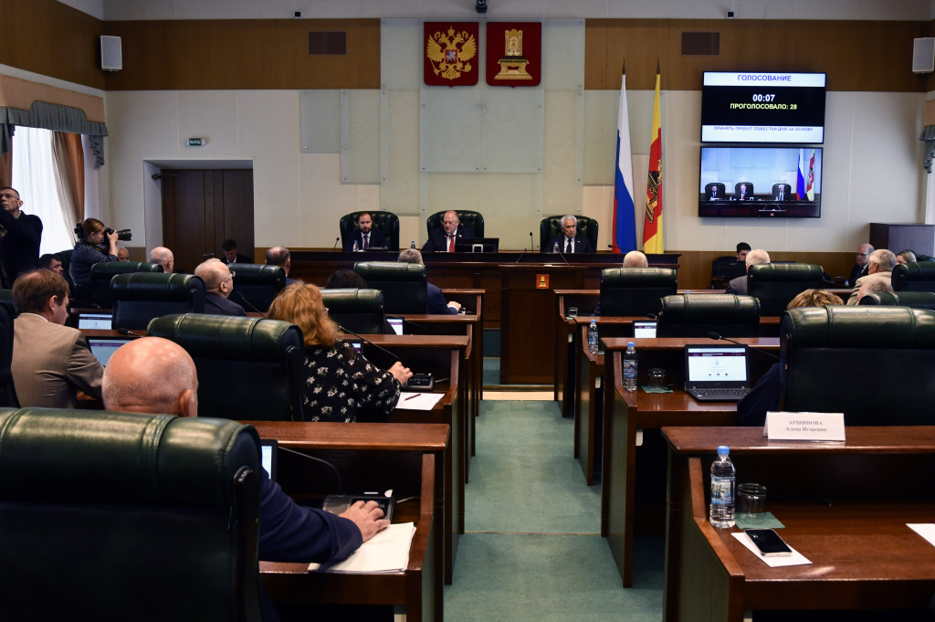 Отчет главы региона о работе Правительства в 2025 году и ключевых задачах на перспективу комментируют представители партийных фракций областного парламента