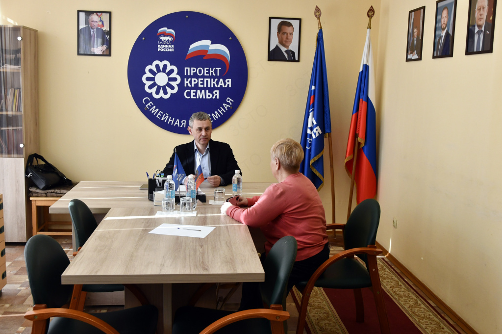 Депутаты Законодательного Собрания провели приёмы граждан по личным вопросам