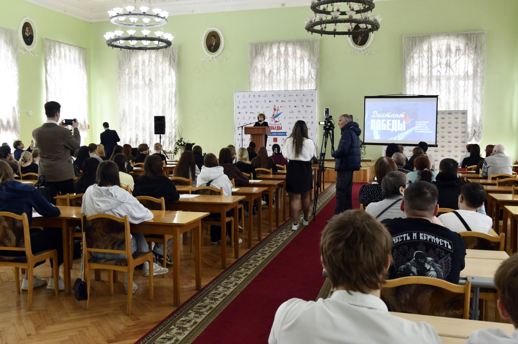 Телемост в честь «Диктанта Победы» связал парламенты регионов России и Республики Беларусь 
